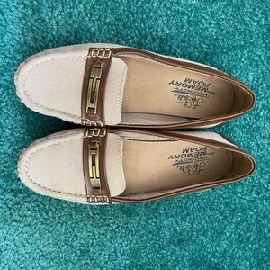 Great condition LifeStride loafers